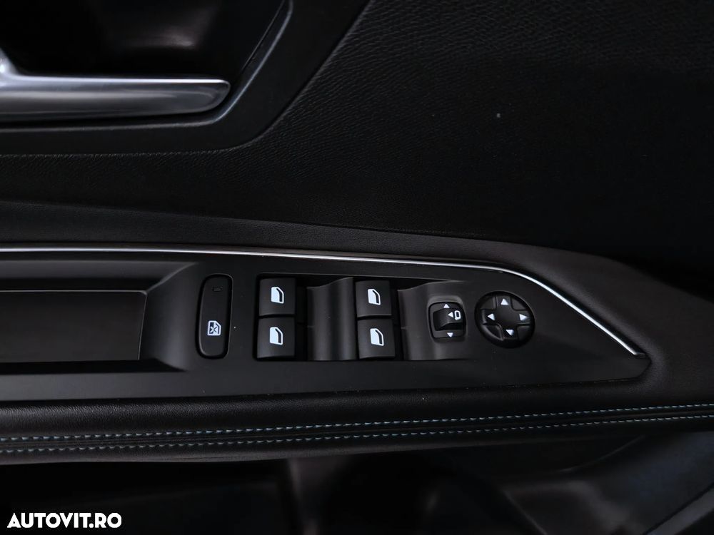 Peugeot 3008 1.2 PureTech S&S EAT8 Allure - 17