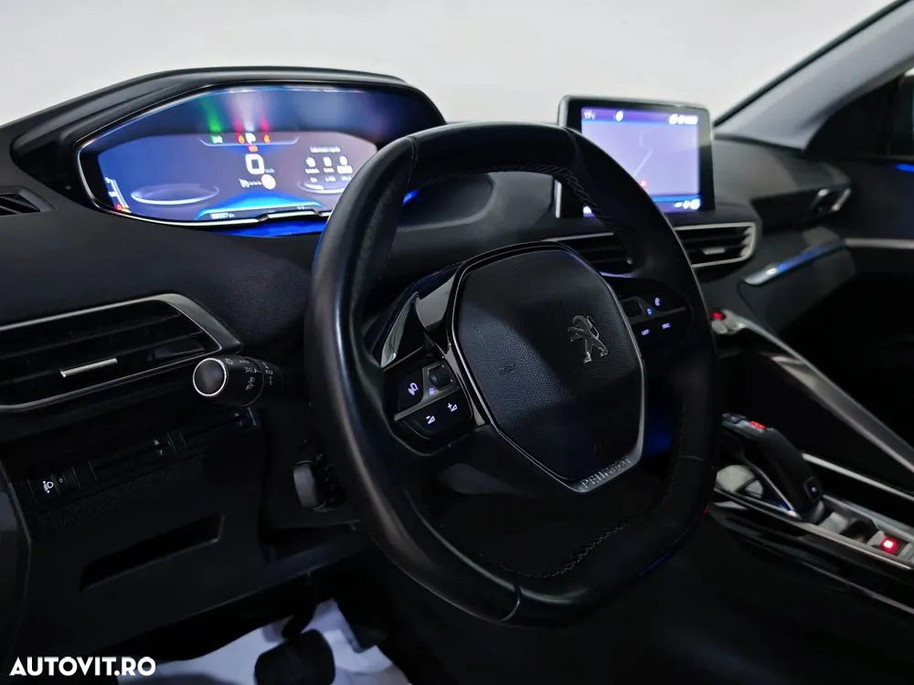 Peugeot 3008 1.2 PureTech S&S EAT8 Allure - 17