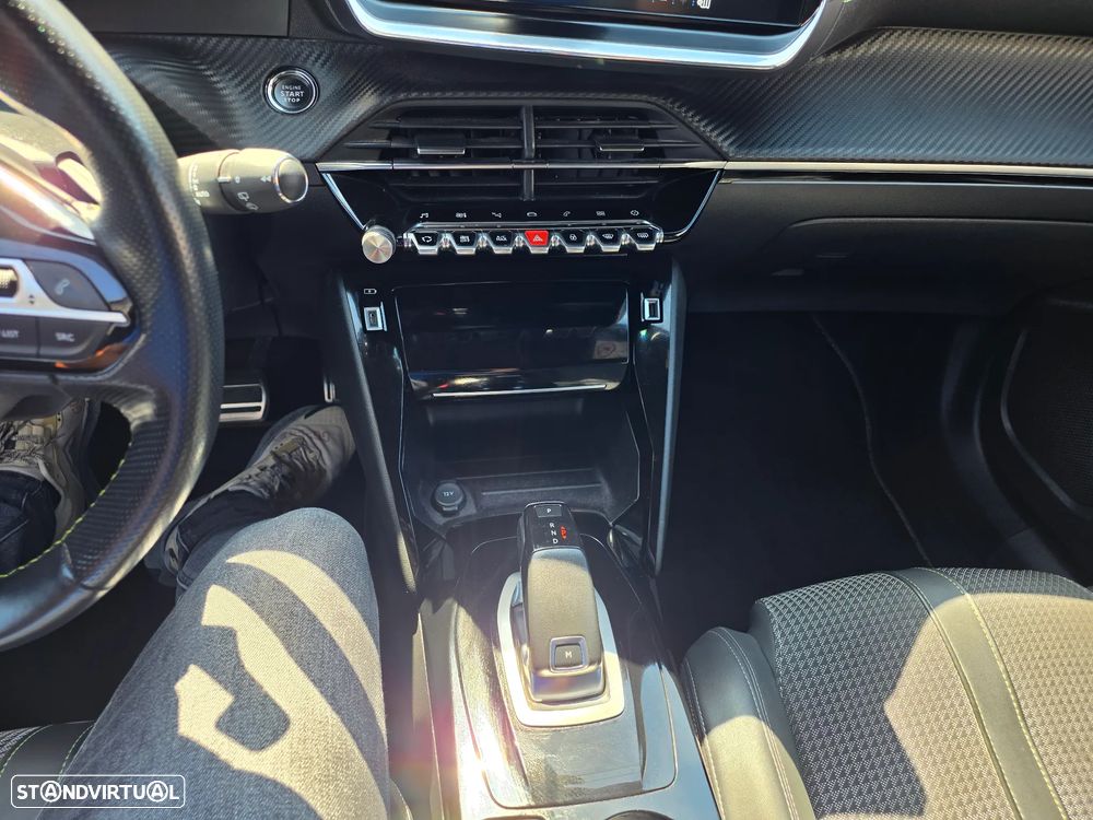 Peugeot 2008 1.2 PureTech GT Line EAT8 - 17