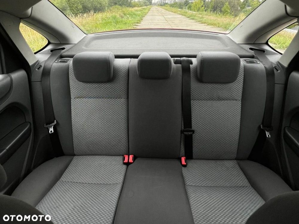 Ford Focus 1.6 Ambiente - 28
