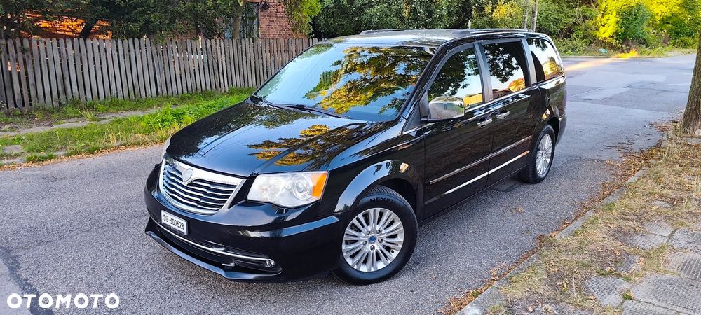 Lancia Voyager - 12