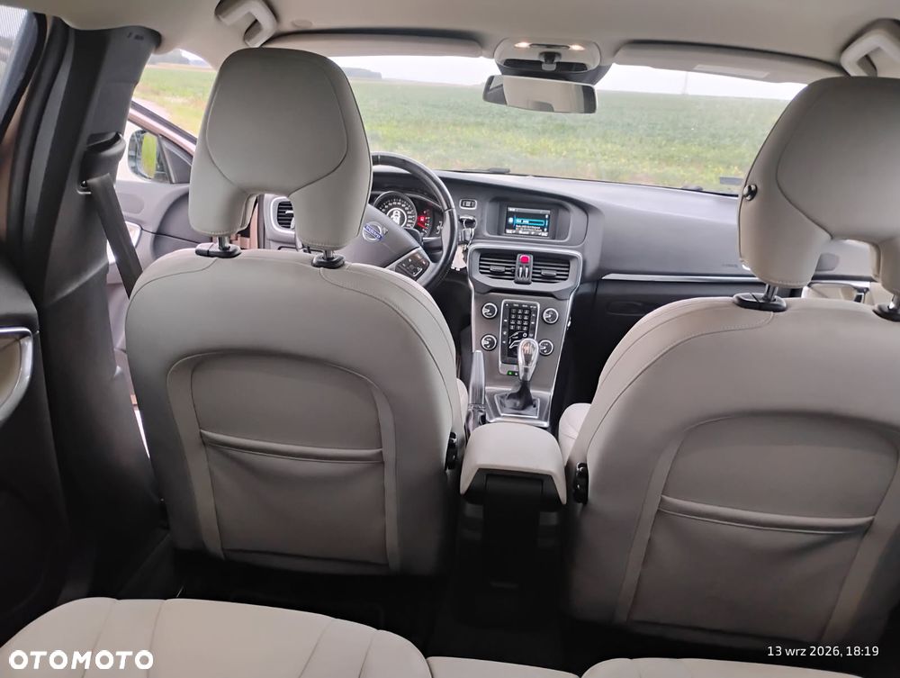 Volvo V40 D3 Momentum - 8