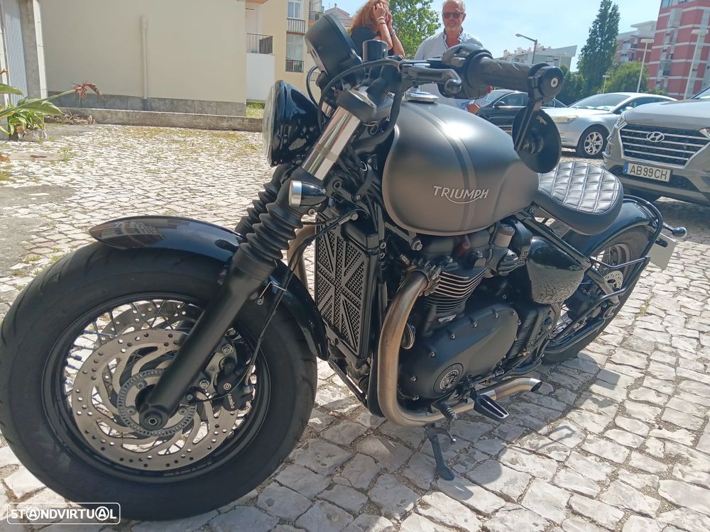 Triumph Bonneville Bobber - 8