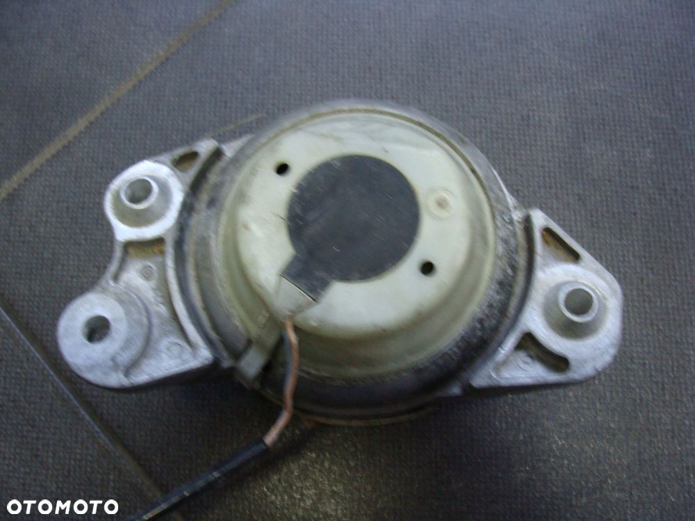 poduszka silnika mercedes glc w253 2020r hybryda - 2