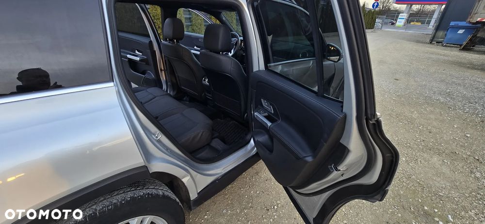 Mercedes-Benz GLB 250 4Matic 8G-DCT - 12