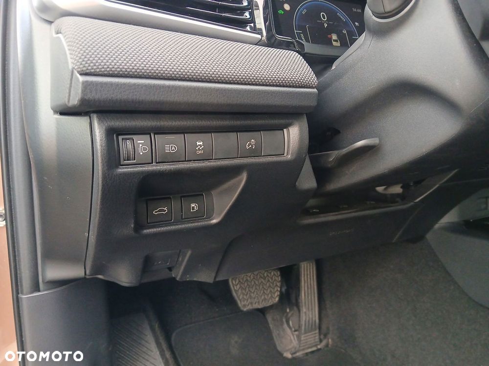 Toyota Camry - 25