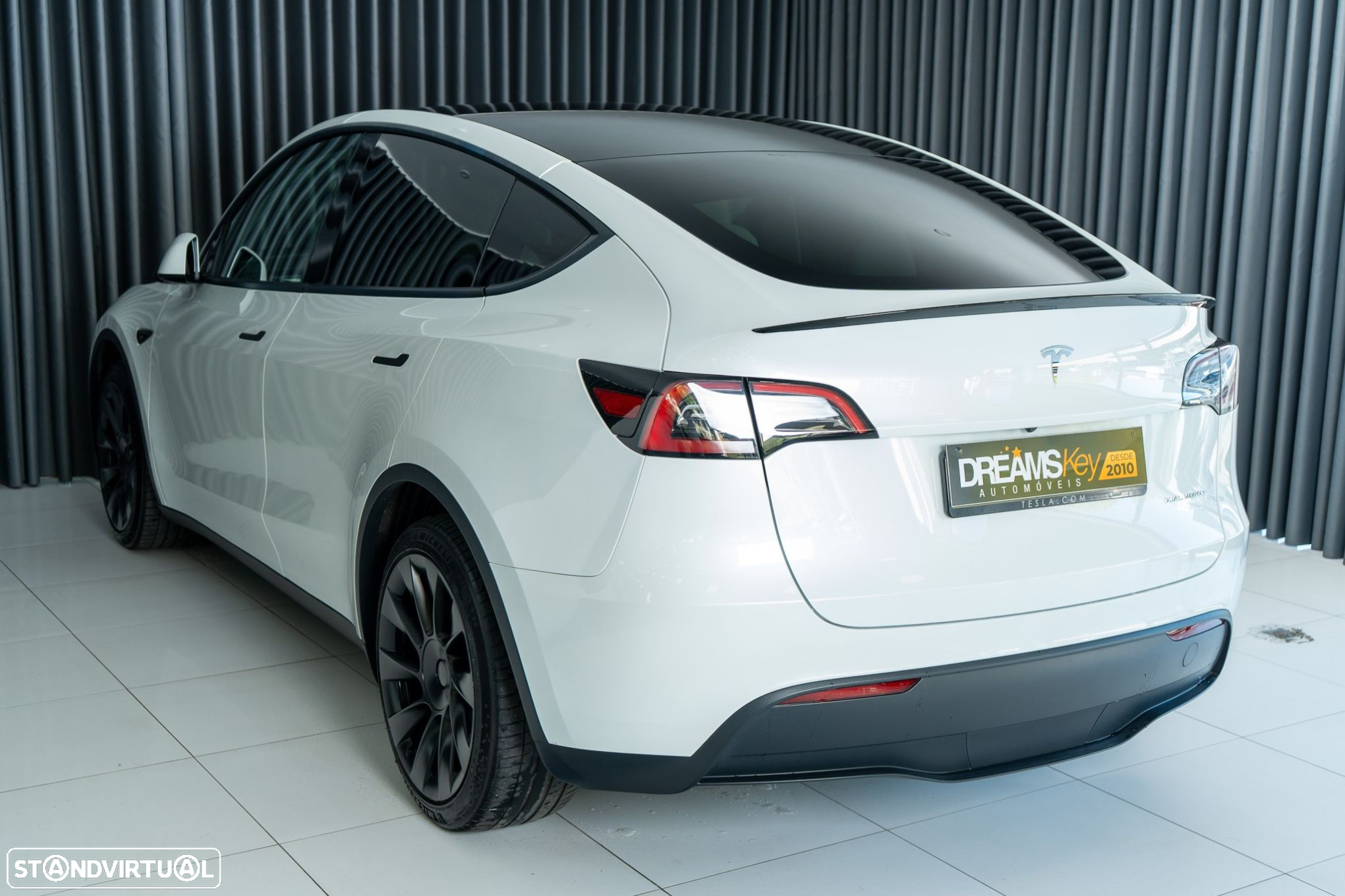Tesla Model Y Long Range Tração Integral - 24