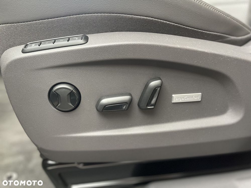 Volkswagen Multivan - 11