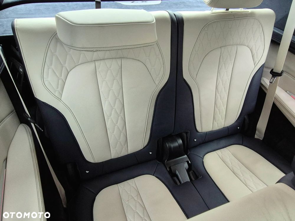 BMW X7 M50i sport - 33