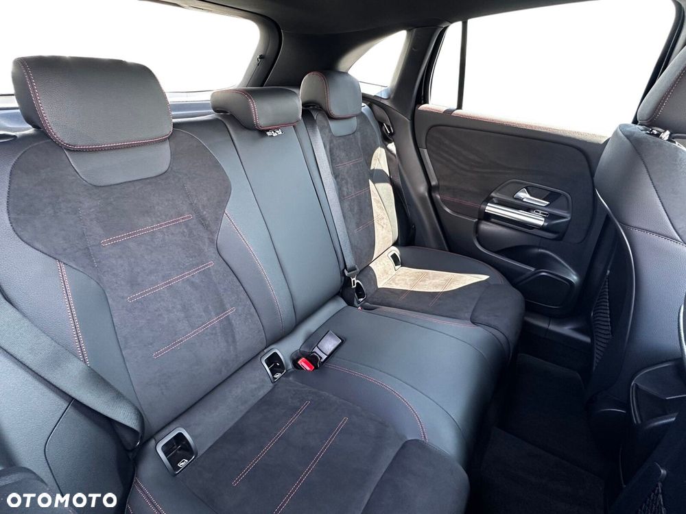 Mercedes-Benz GLA 180 AMG Line - 10