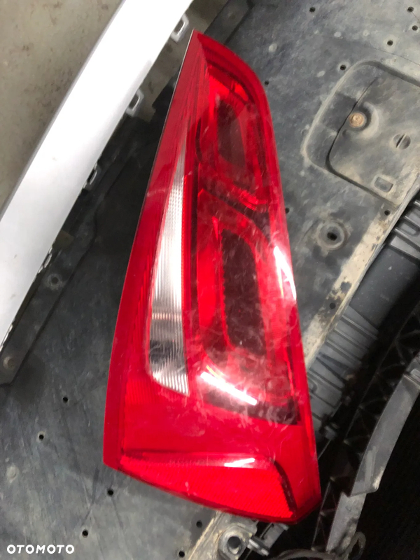 Tylna prawa lampa audi Q5 8R0945094