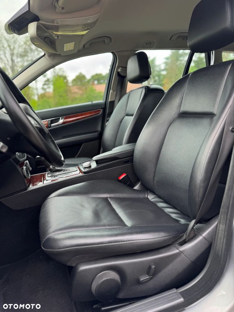 Mercedes-Benz Klasa C 250 CDI DPF 4Matic 7G-TRONIC BlueEFFICIENCY Elegance - 22
