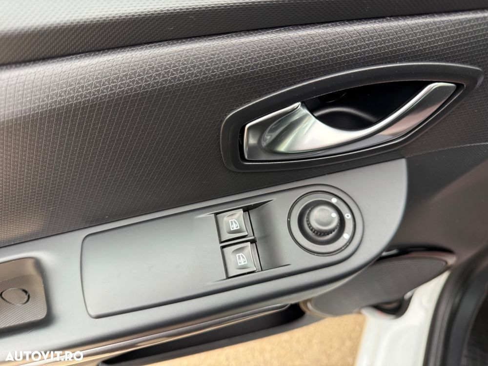 Renault Clio (Energy) dCi 90 Bose Edition - 14