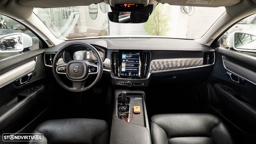 Volvo V90 2.0 B4 Momentum Plus Geartronic - 32