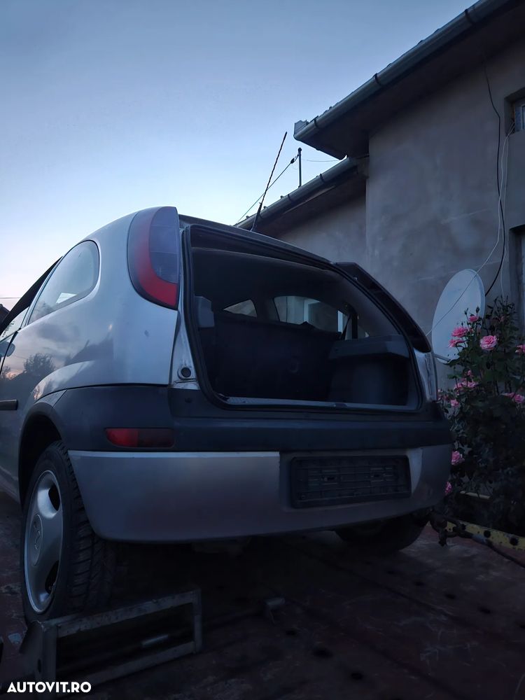 Dezmembrez opel corsa c - 1