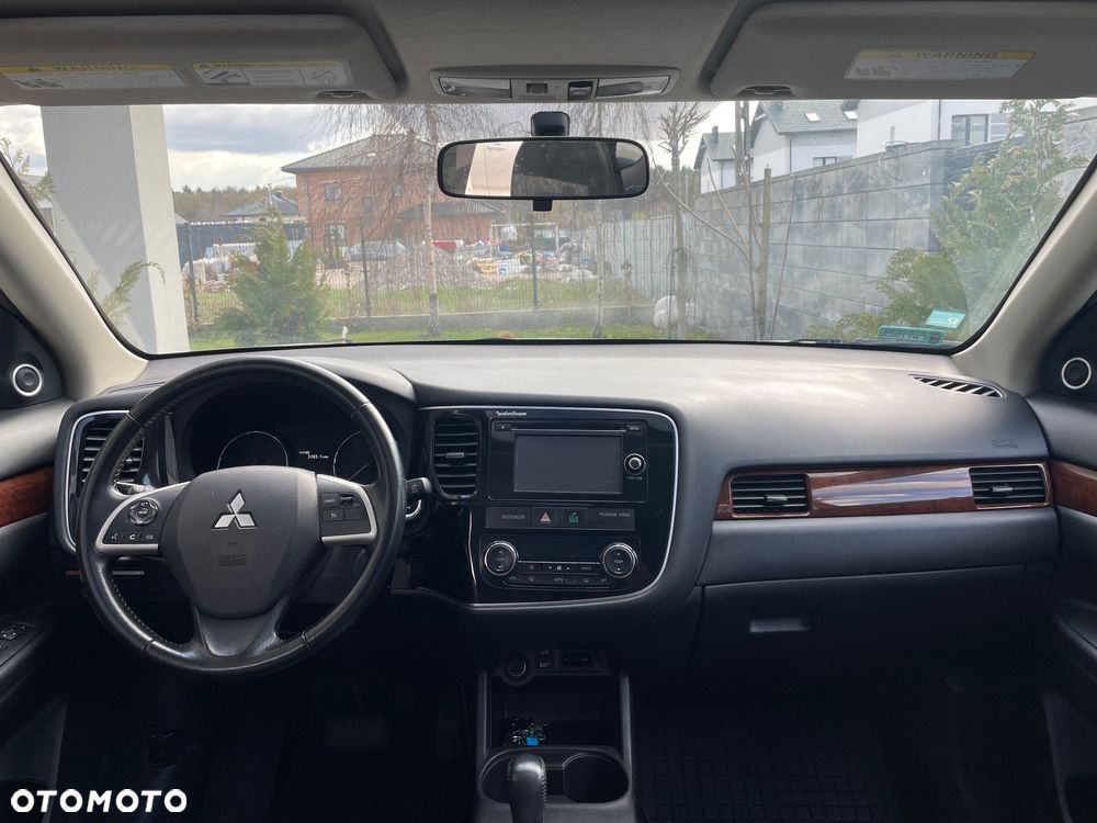 Mitsubishi Outlander - 8