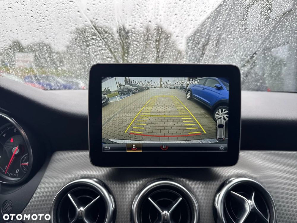 Mercedes-Benz GLA 200 7G-DCT Urban - 25
