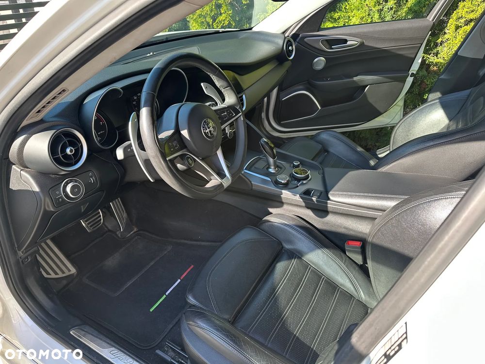 Alfa Romeo Giulia 2.0 Turbo 16V AT8 Veloce Ti - 9