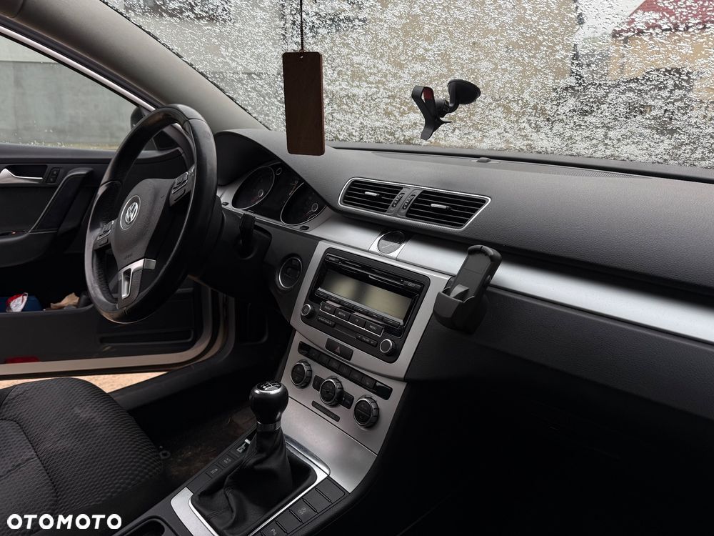 Volkswagen Passat - 8