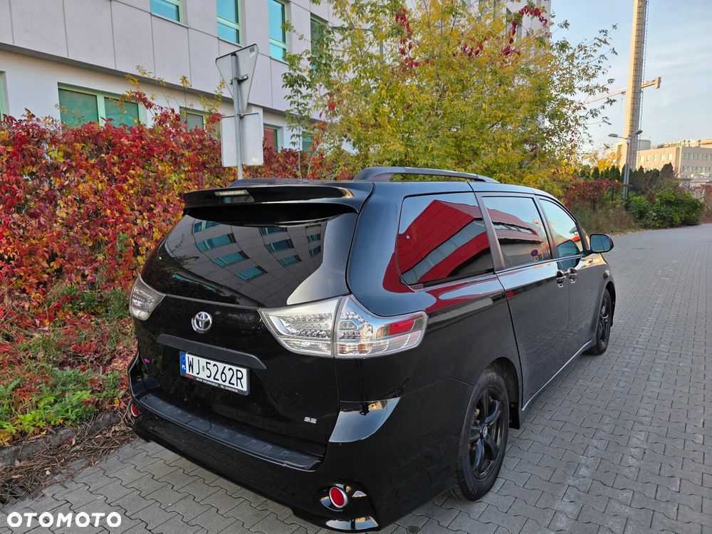 Toyota Sienna - 5