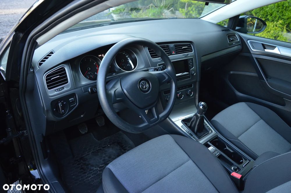 Volkswagen Golf - 24
