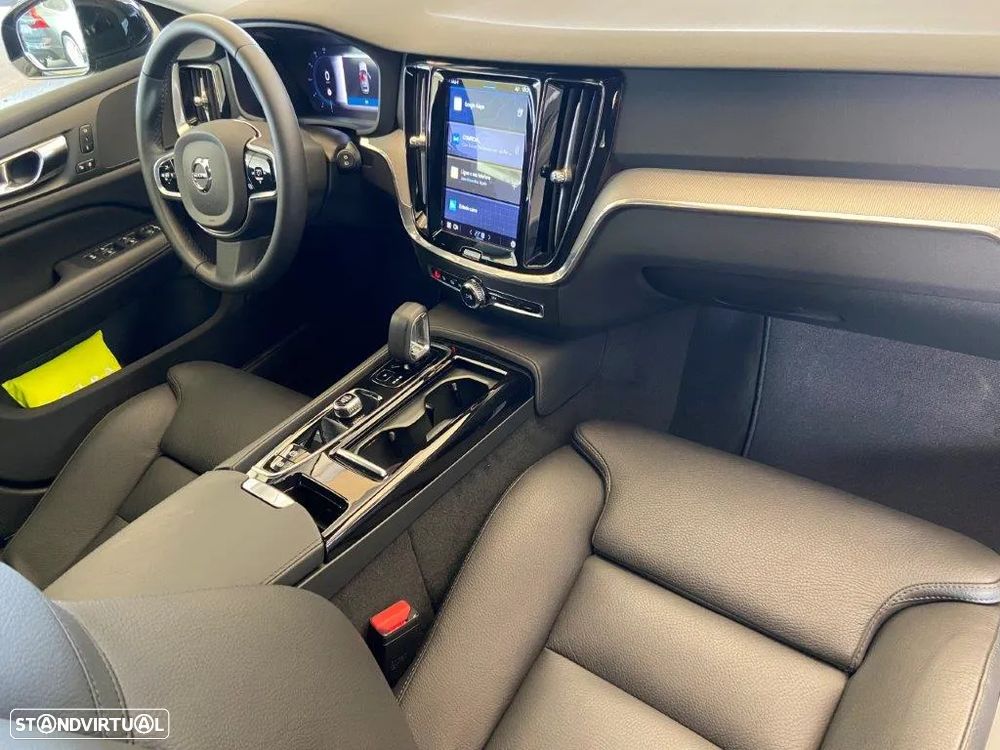 Volvo V60 2.0 T8 AWD TE Plus Dark - 7