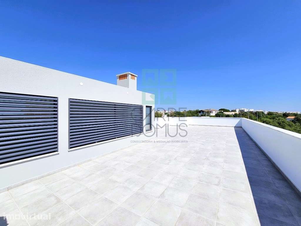 Apartamento T4 novo com 162,67m2, terraço no topo, garagem para 3 v... - Grande imagem: 2/33