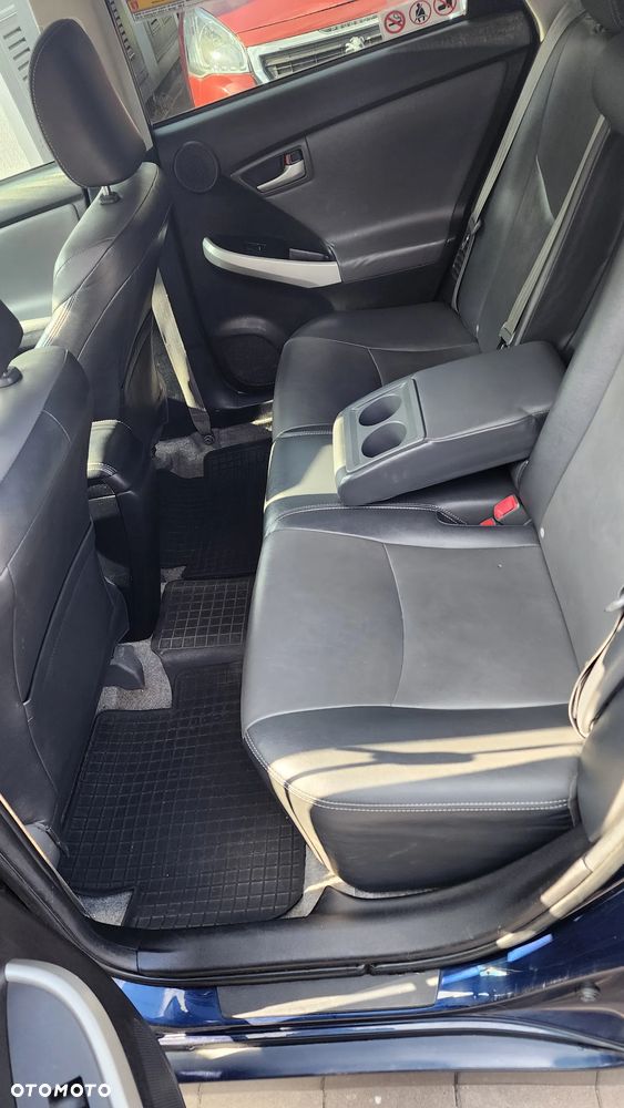 Toyota Prius (Hybrid) - 10