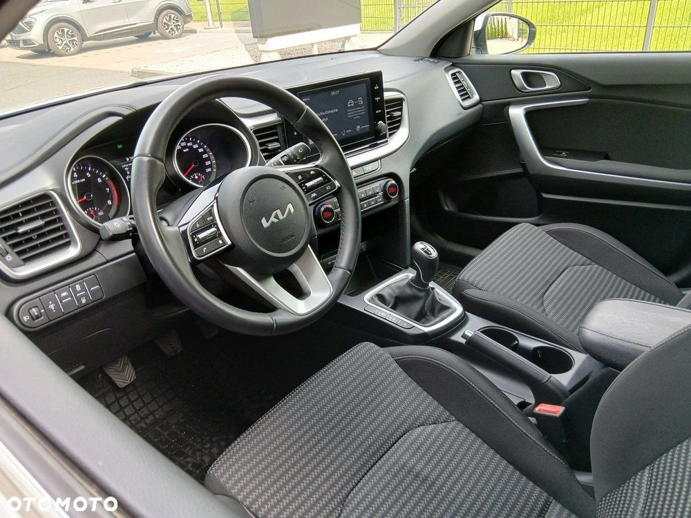 Kia Ceed 1.5 T-GDI M - 10