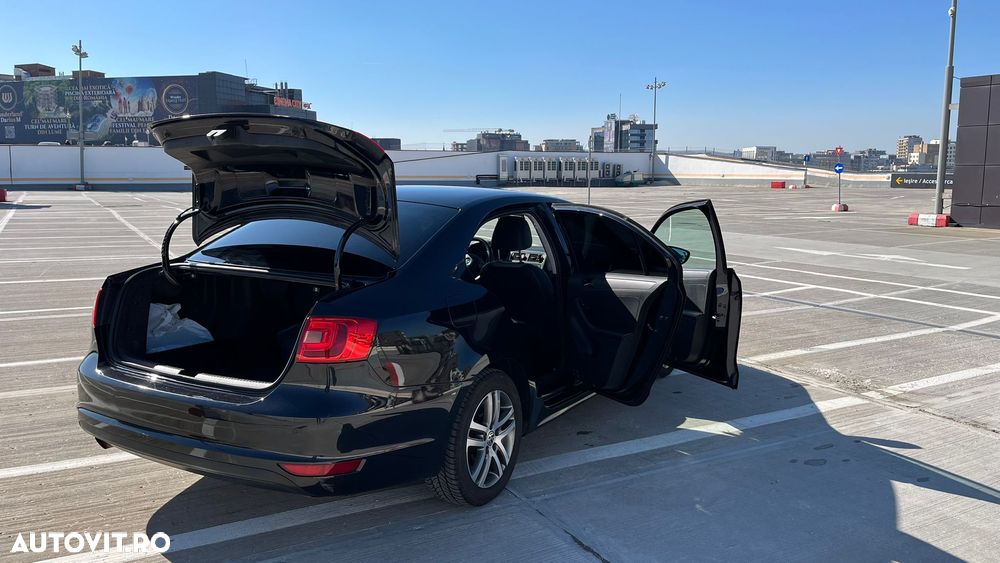 Volkswagen Jetta 1.6 TDI CR DPF DSG Comfortline - 9