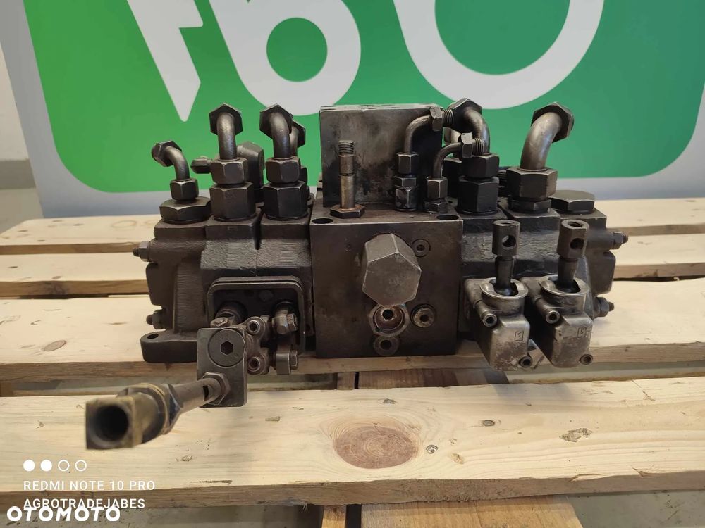 Rozdzielacz hydrauliczny Merlo Roto 40.18 - 3