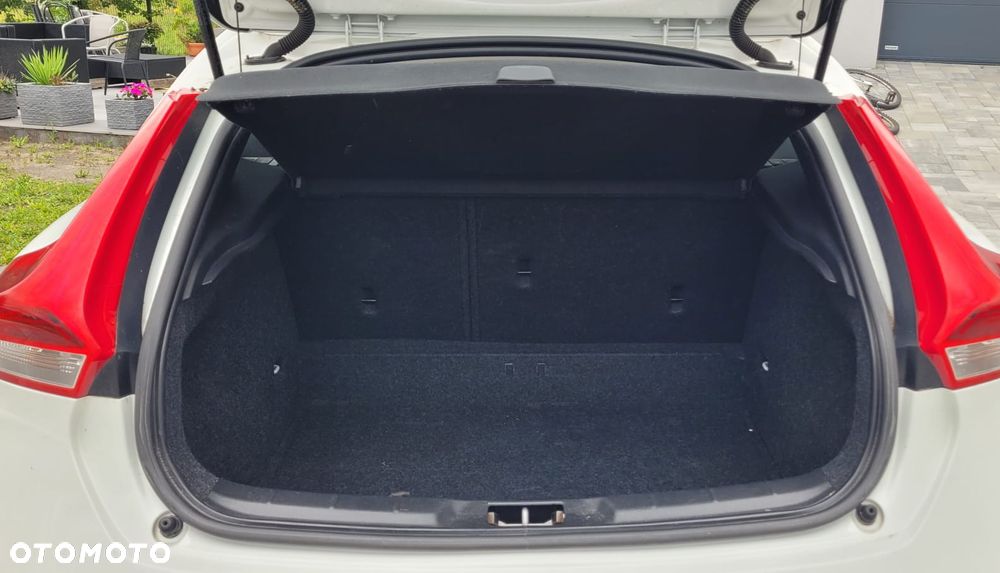 Volvo V40 - 23