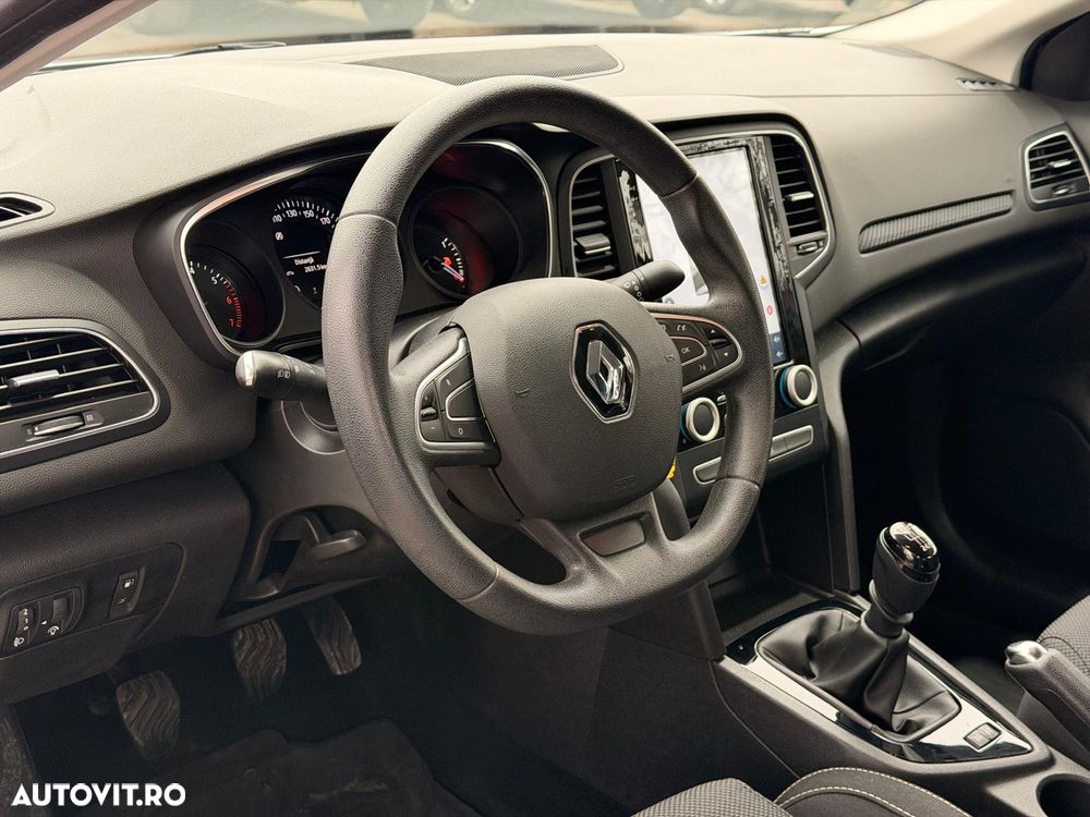 Renault Megane TCe Business - 19
