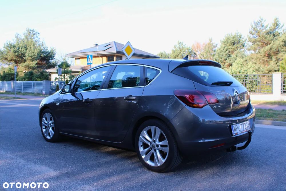 Opel Astra 1.7 CDTI DPF Cosmo - 9