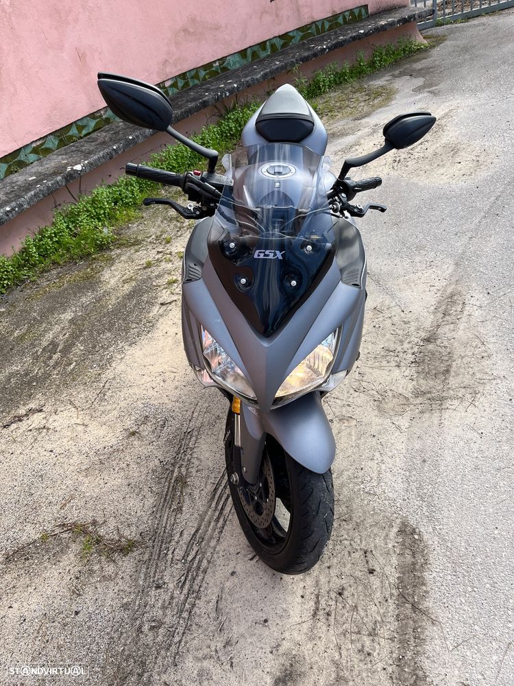 Suzuki GSX - 24