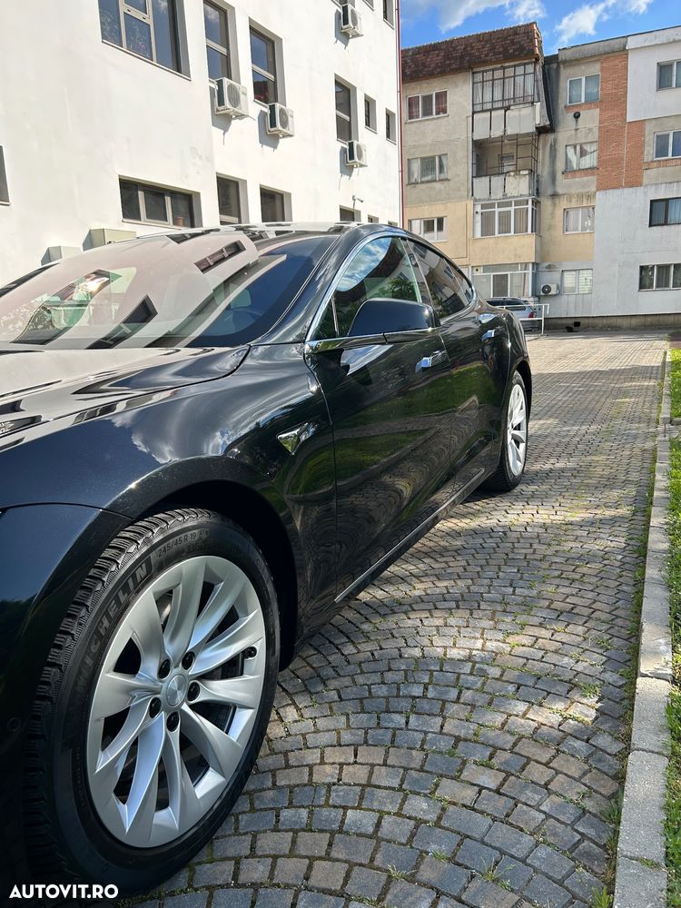 Tesla Model S - 8