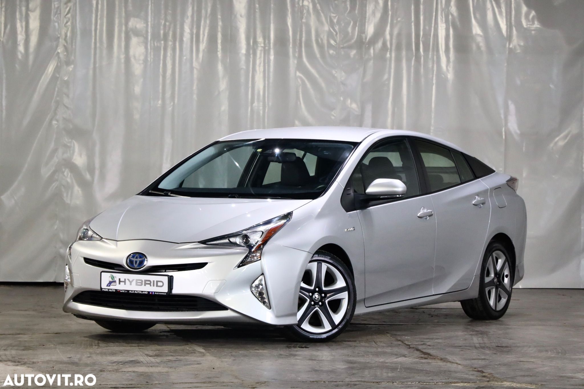 Toyota Prius 1.8 Dual VVT-i Sol - 1