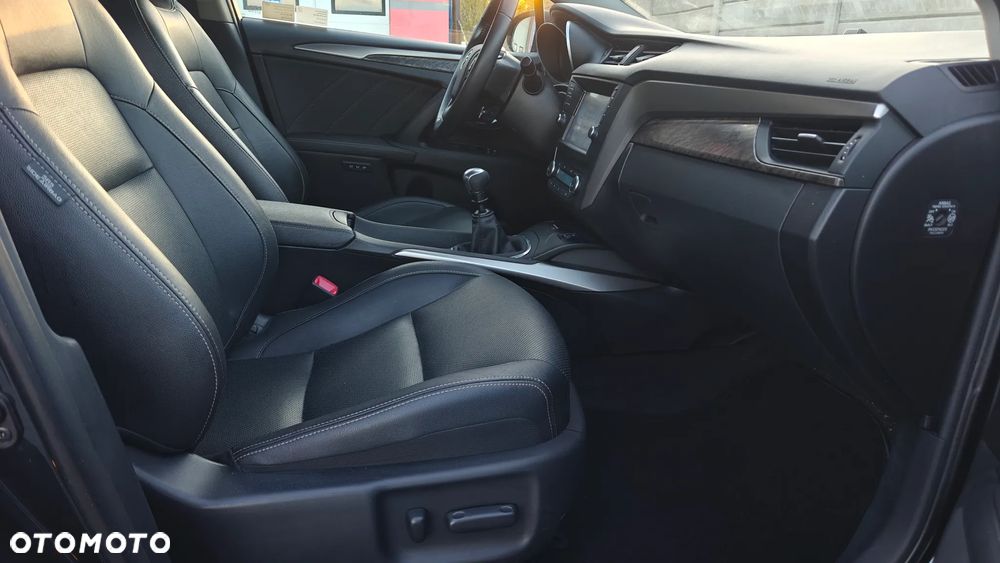 Toyota Avensis 2.0 D-4D Prestige - 34