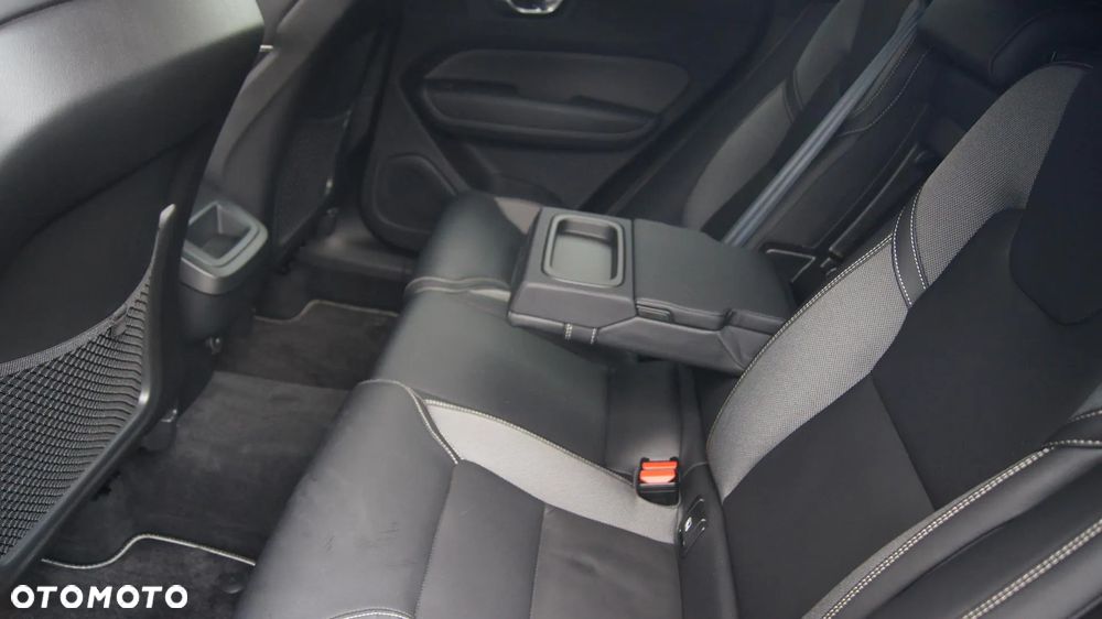 Volvo XC 60 D4 AWD R-Design - 12