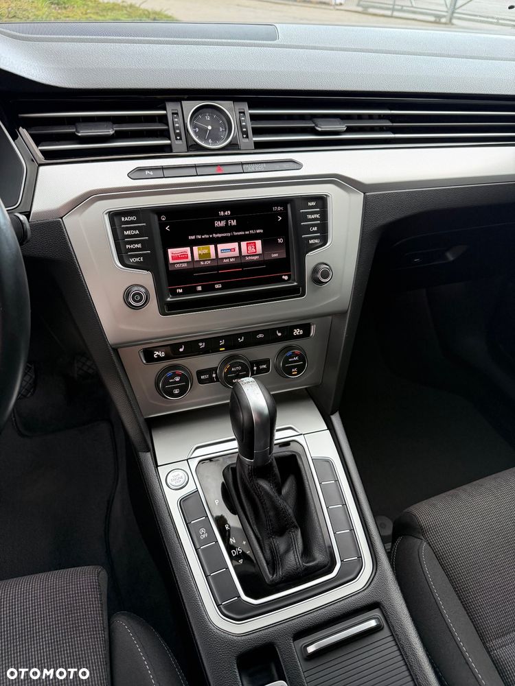 Volkswagen Passat Variant 2.0 TDI DSG (BlueMotion Technology) Trendline - 23