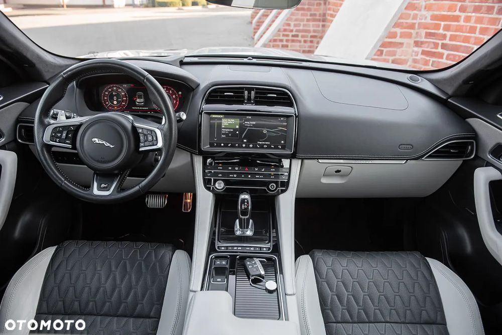 Jaguar F-Pace 5.0 V8 P550 AWD SVR - 30