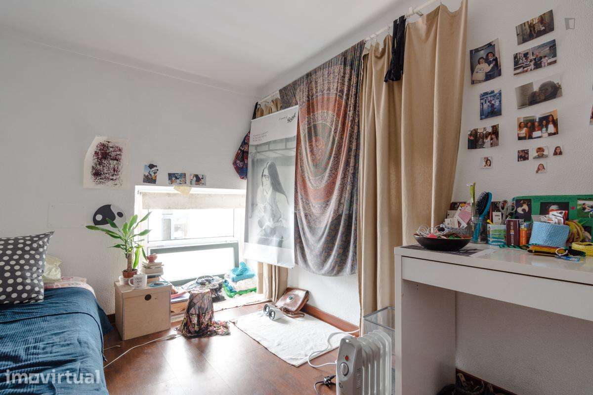 Quarto - localizado em Anjos Lisbon - Grande imagem: 3/26