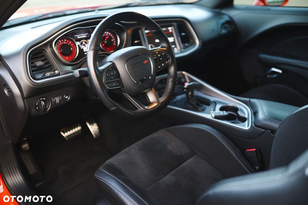 Dodge Challenger 6.4 Scat Pack - 23