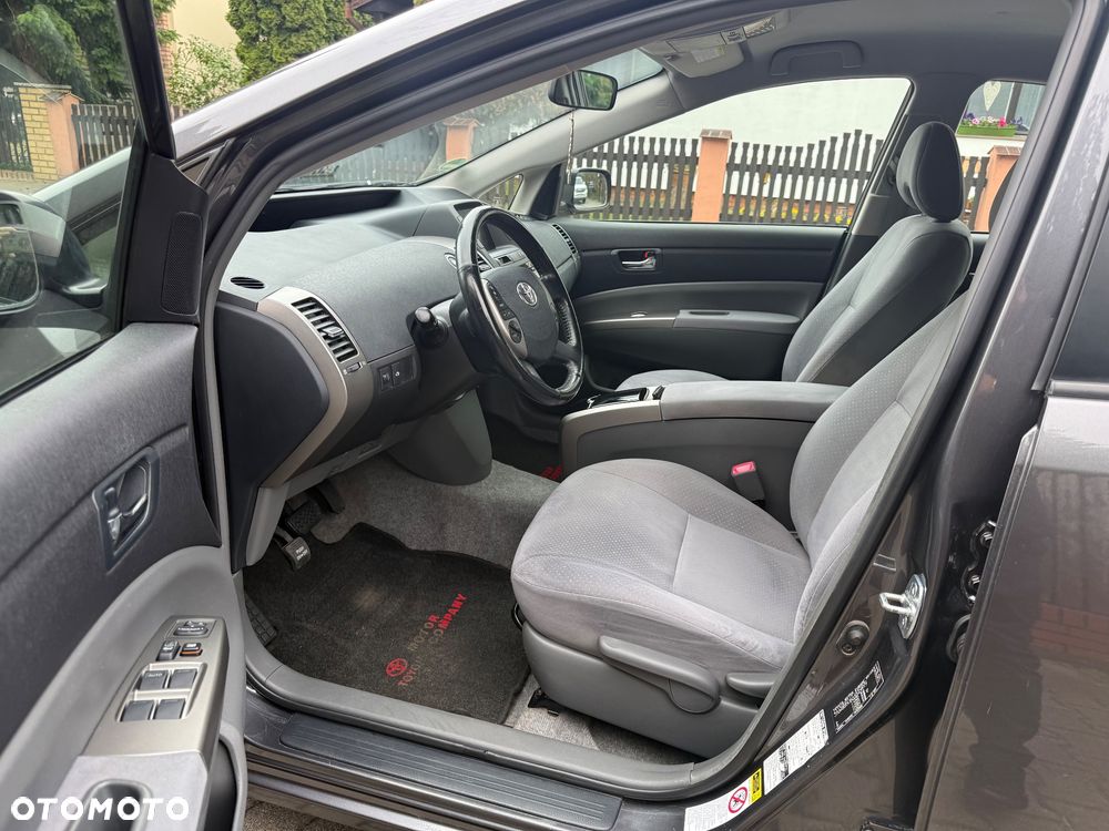 Toyota Prius (Hybrid) - 7