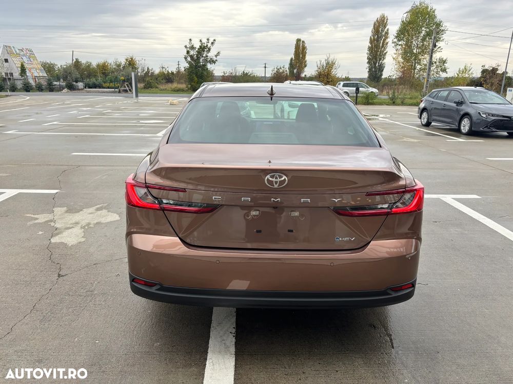 Toyota Camry 2.5 HEV Comfort - 15