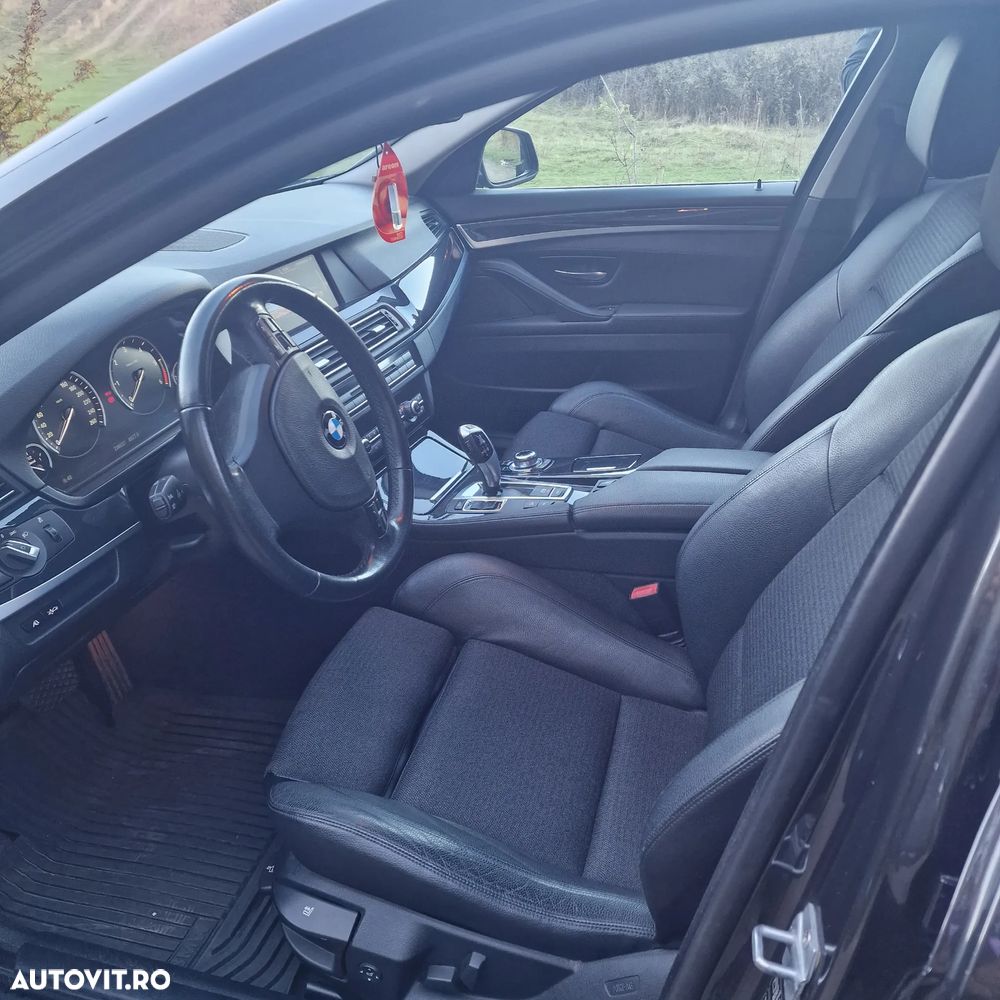 BMW Seria 5 525d xDrive - 9
