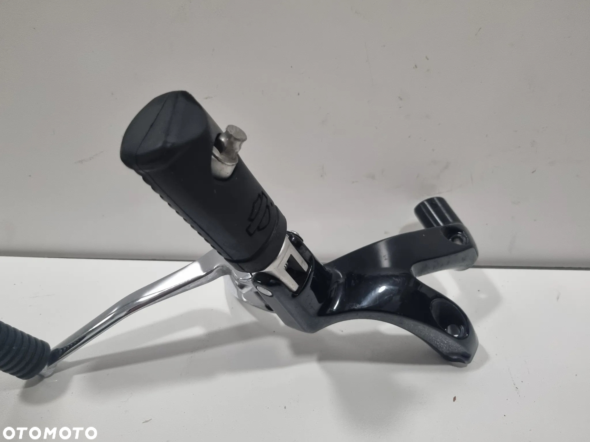 Harley Davidson Softail M8 Mocowanie Podnóżka Set lewy 33600134  FXFBS Fat Bob - 4