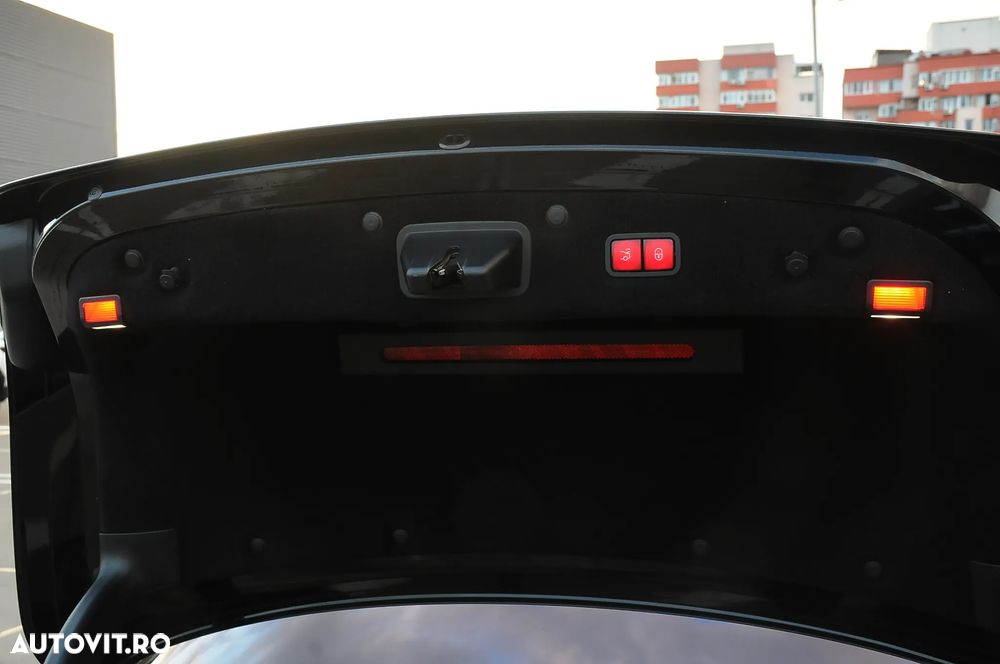 Mercedes-Benz S 500 4MATIC Aut - 33
