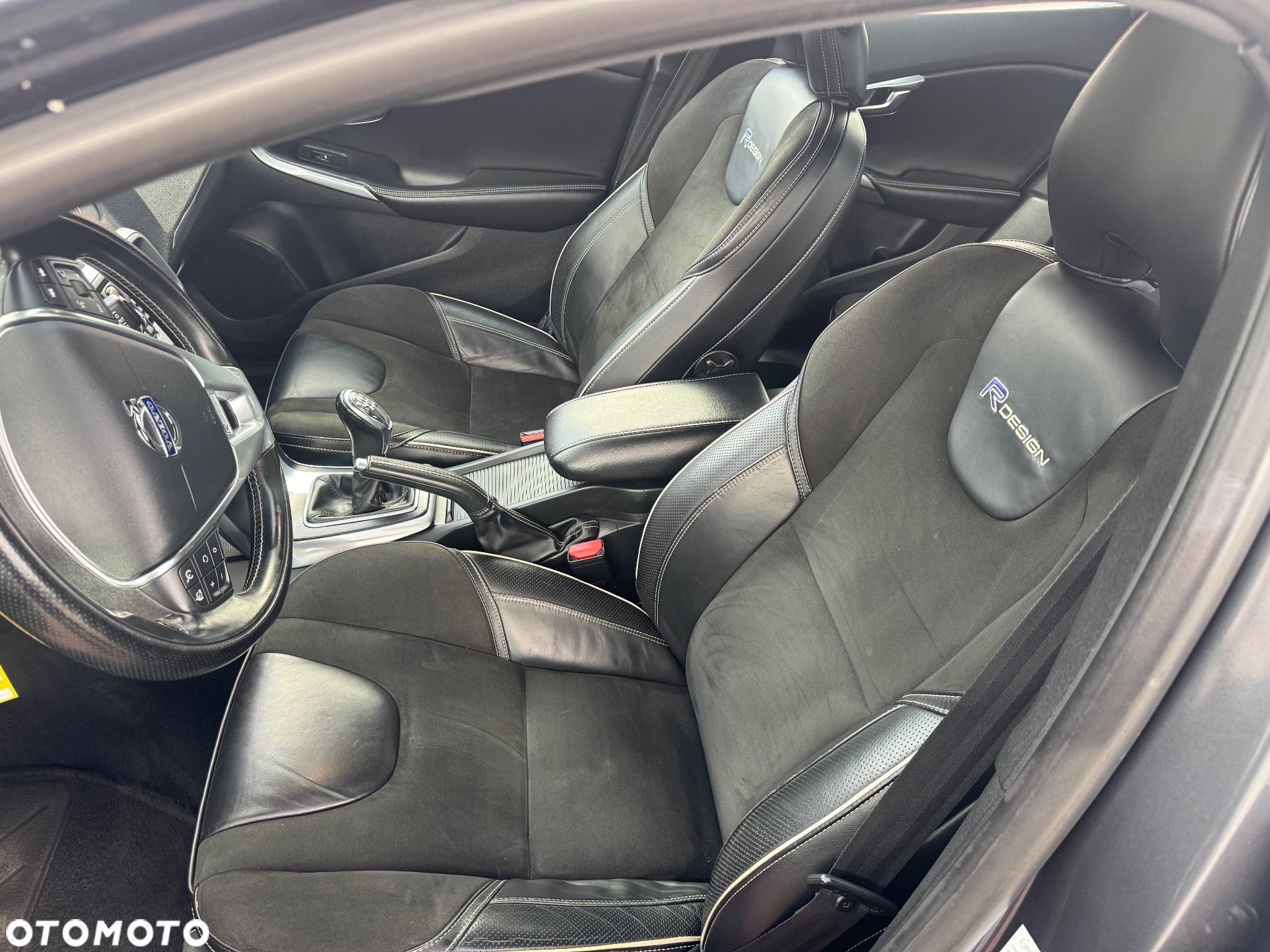 Volvo V40 D2 R-Design - 15