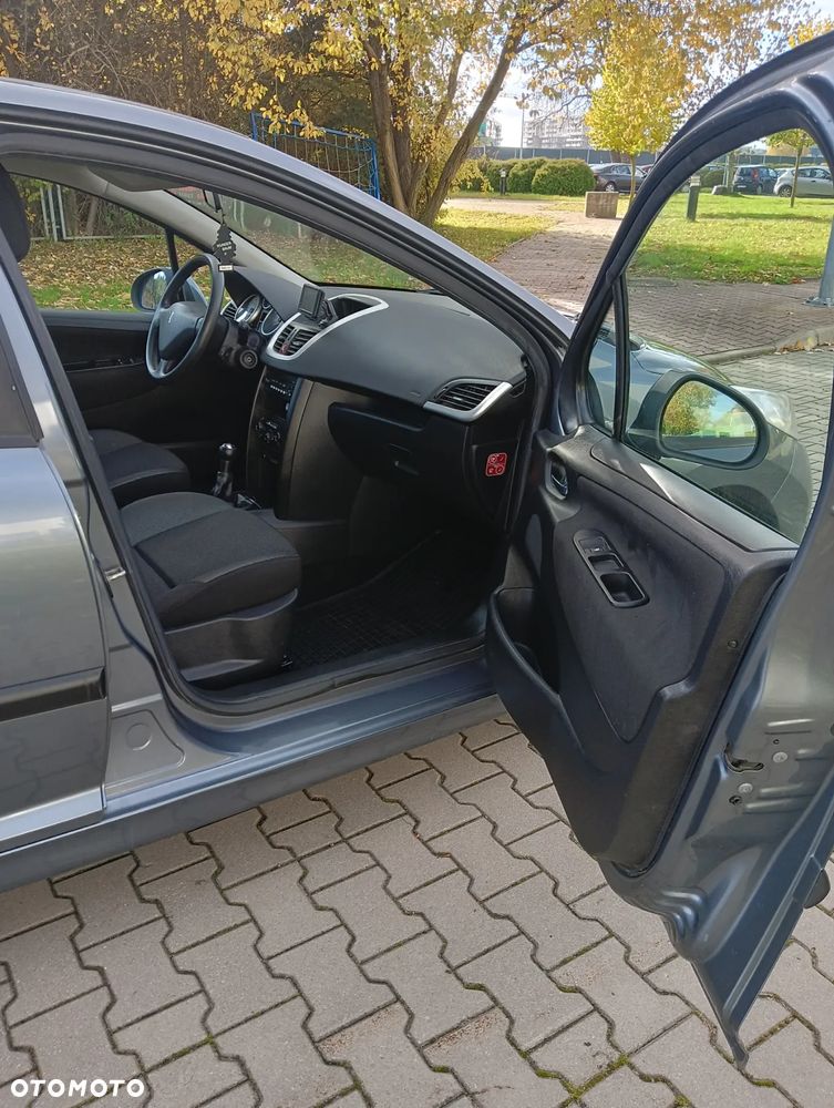 Peugeot 207 1.4 16V Trendy - 12
